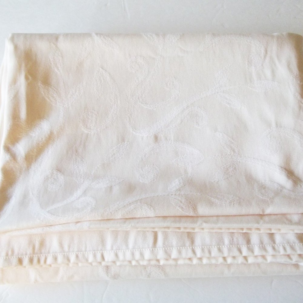 Princess House Ivory Damask Tablecloth RN 107157 Abington Table Linens 84" x 58”